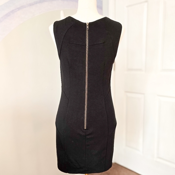 Ladakh | Medium | Black Keyhole Bodycon Sleeveless Dress - Picture 3 of 10